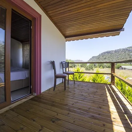 Mengen Konaklari アパートホテル